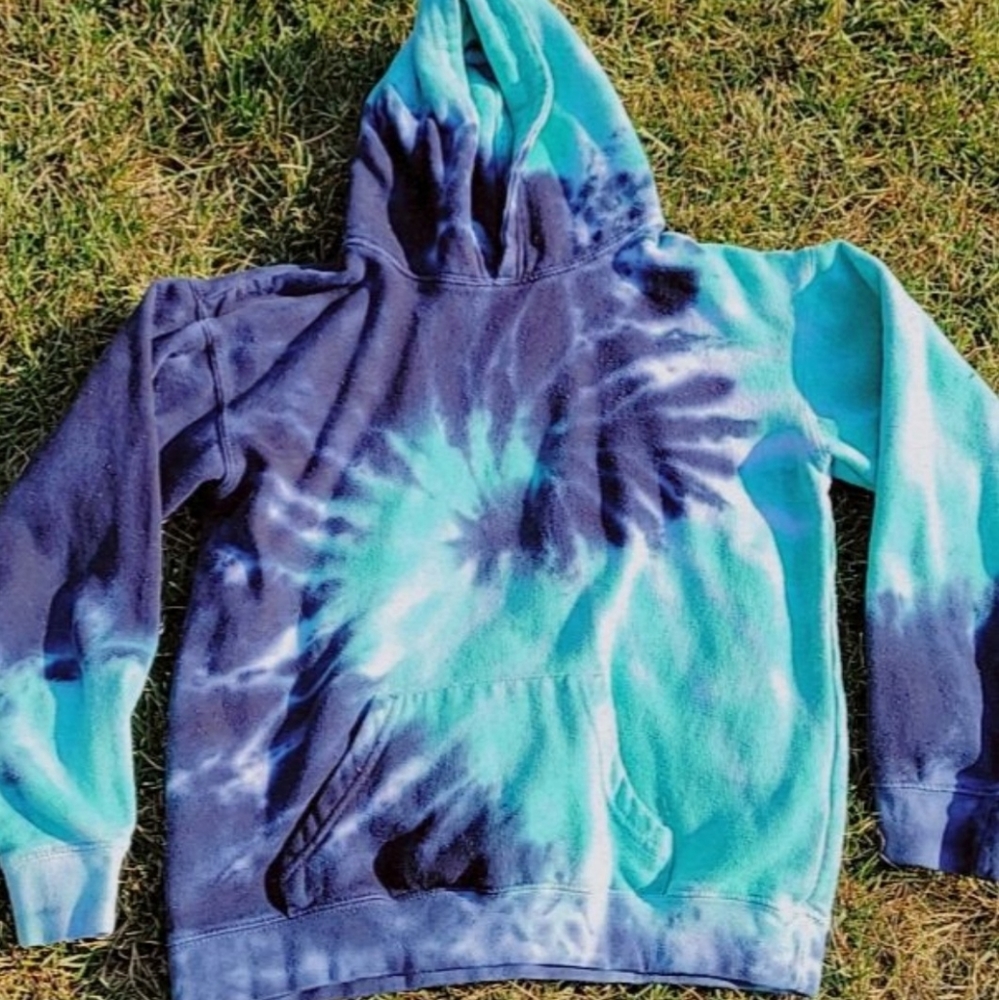 A tie dye hoodie dark blue and cyan size xlage kid